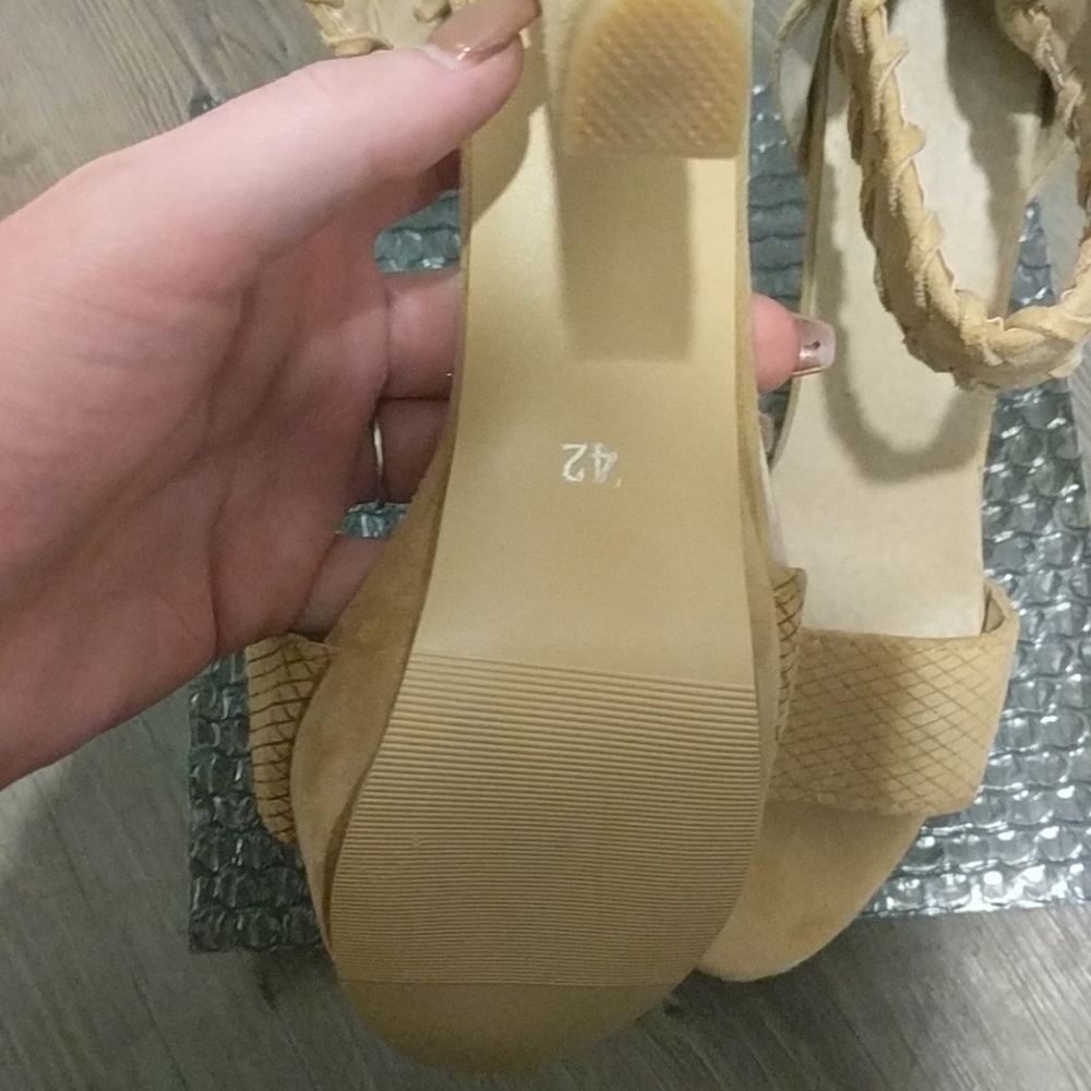 Heels - Picture 2 of 3
